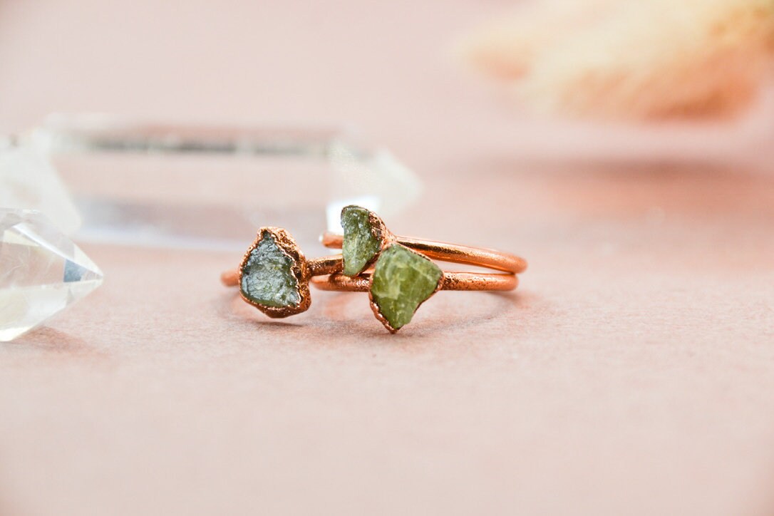 Raw Chunky Peridot Copper Stone Ring || Raw Peridot Ring ||