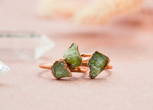 Raw Chunky Peridot Copper Stone Ring || Raw Peridot Ring ||