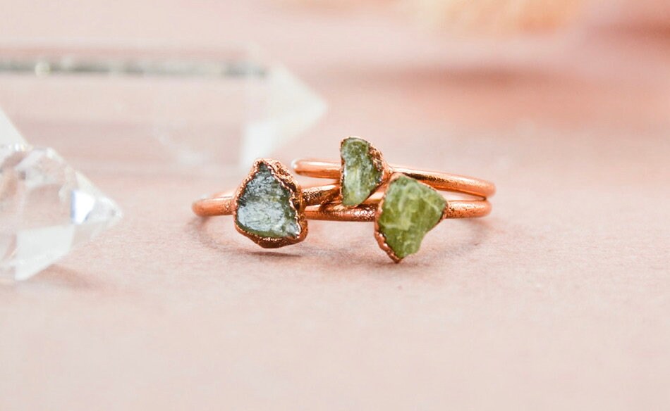 Raw Chunky Peridot Copper Stone Ring || Raw Peridot Ring ||