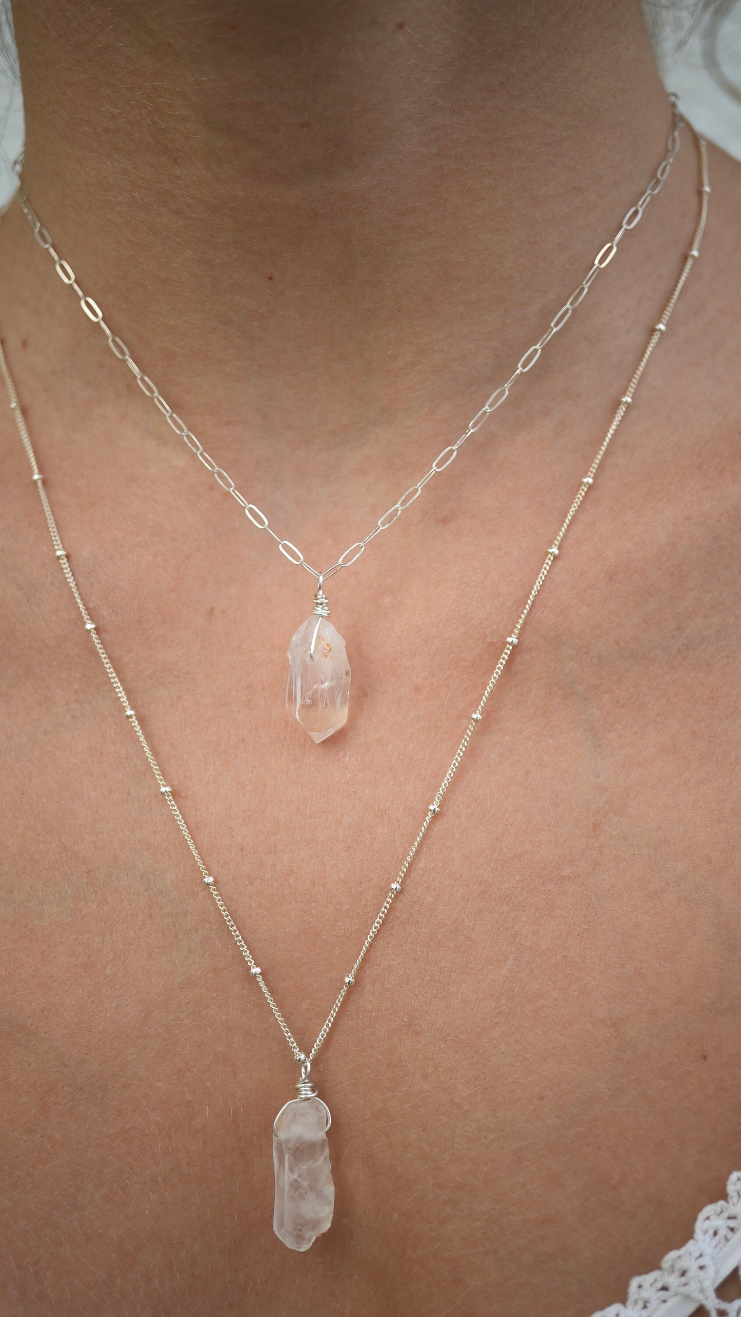 Raw Quartz Necklace || Satellite Sterling Silver Chain || Rough Quartz Gemstone Necklace || Rough Crystal Layering Necklace ||