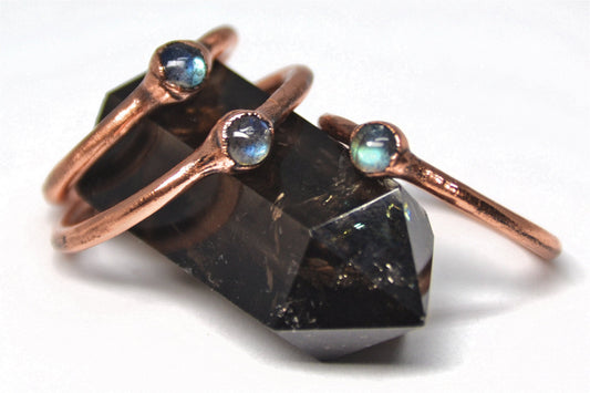 Dainty Flashy Copper Labradorite Ring